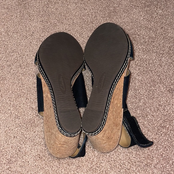 Black wedge shoes from Clark’s - Picture 2 of 7
